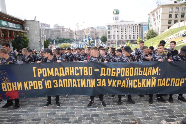 &quot;Нацкорпус&quot; требует упростить процедуру получения гражданства для иностранных добровольцев